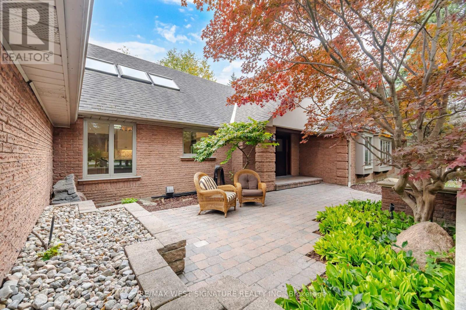 42 HEDGEROW COURT
