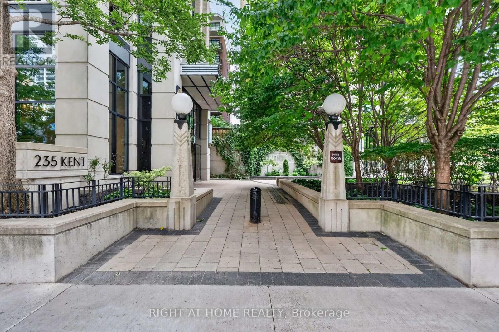 1116 - 235 KENT STREET