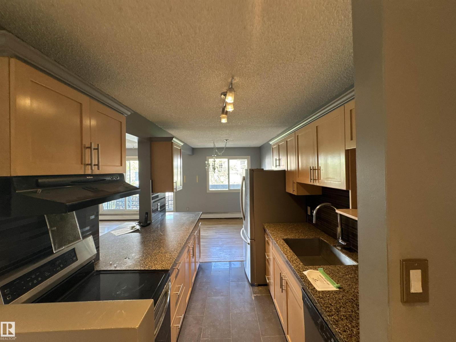 #425 11217 103 AV NW