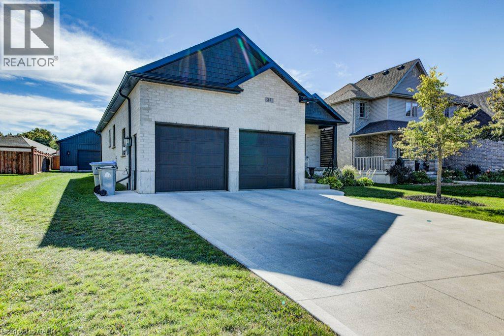 24 GILMER Crescent