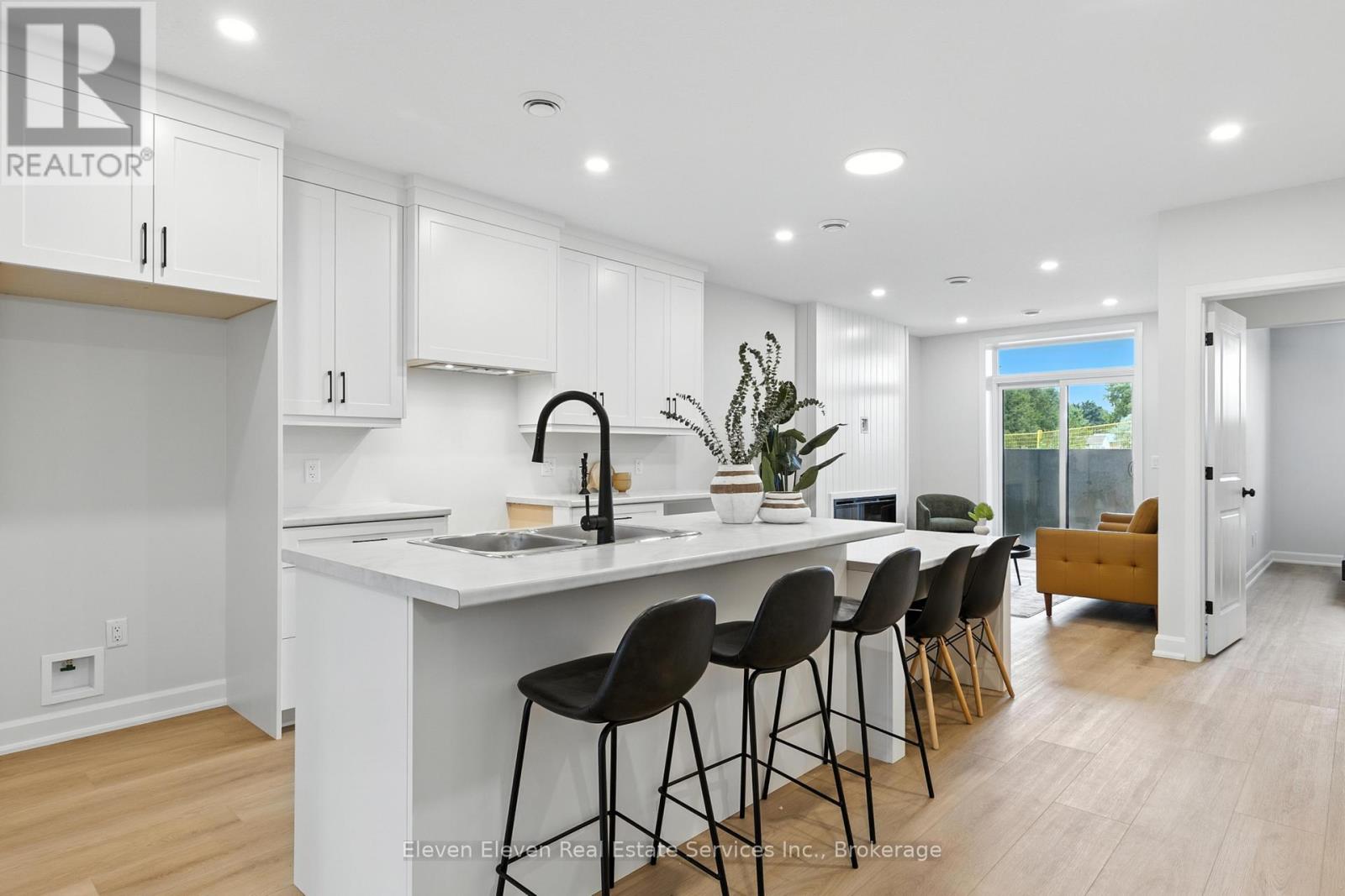 12 - 440 WELLINGTON STREET E