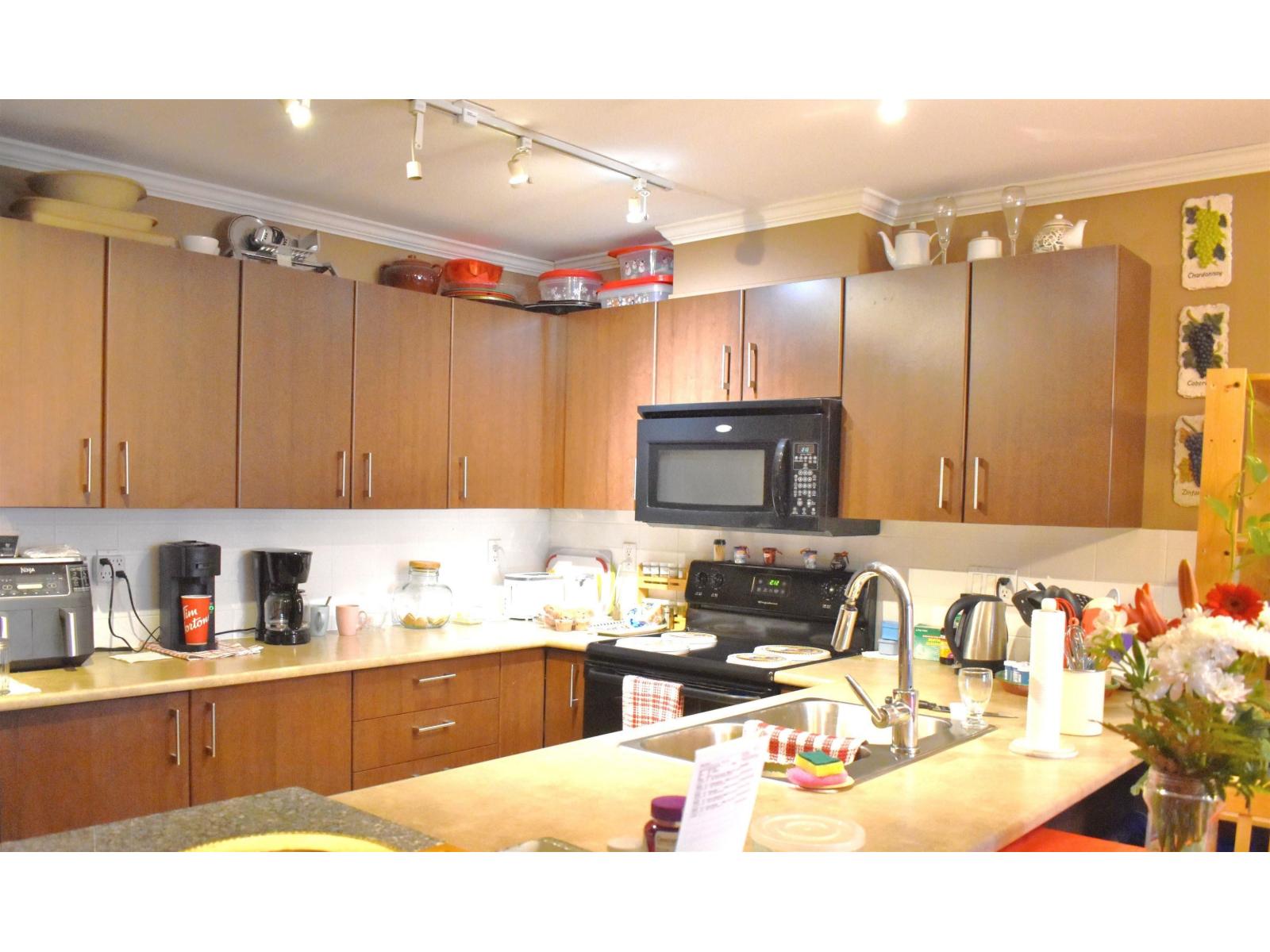 402 45559 YALE ROAD, Chilliwack Proper South