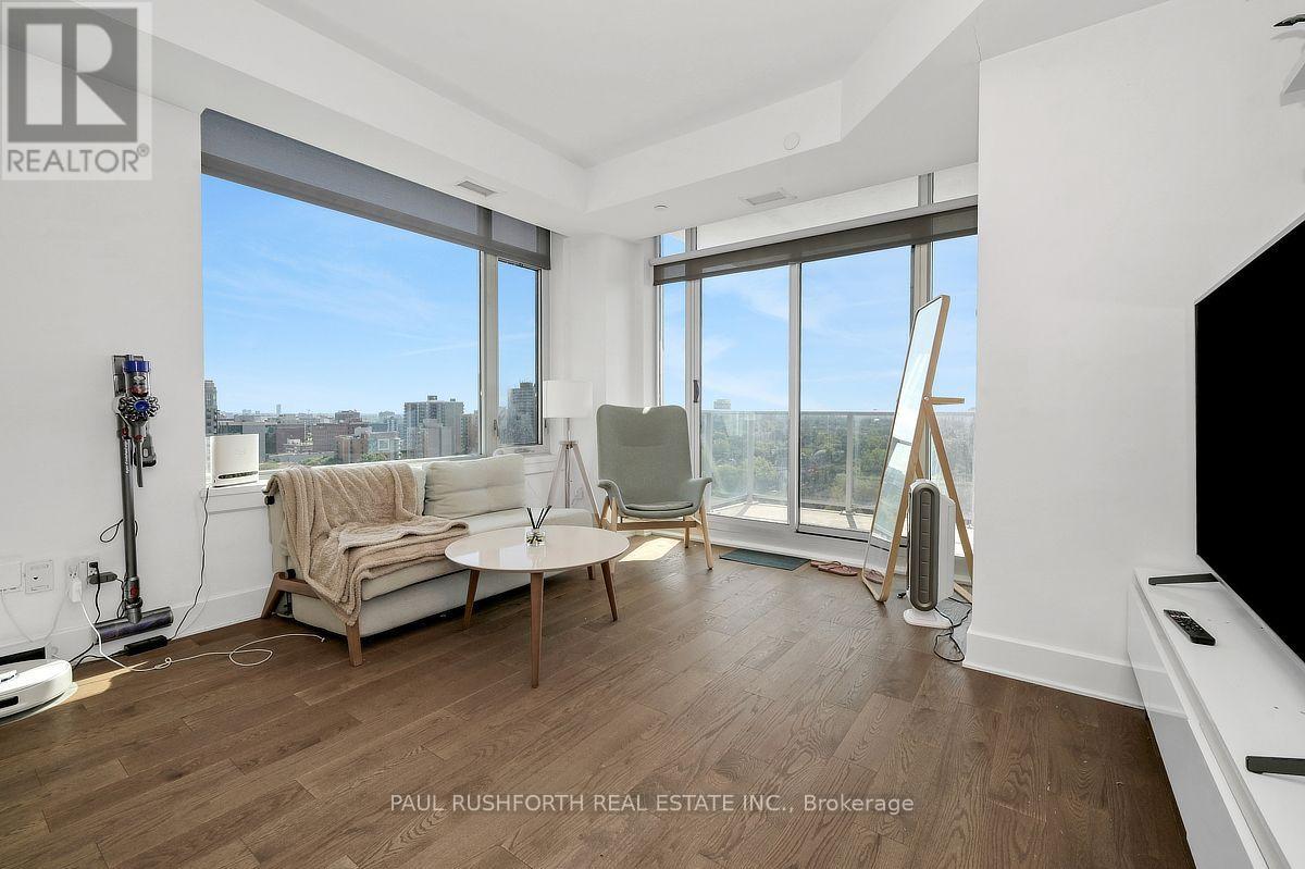 1310 - 255 BAY STREET