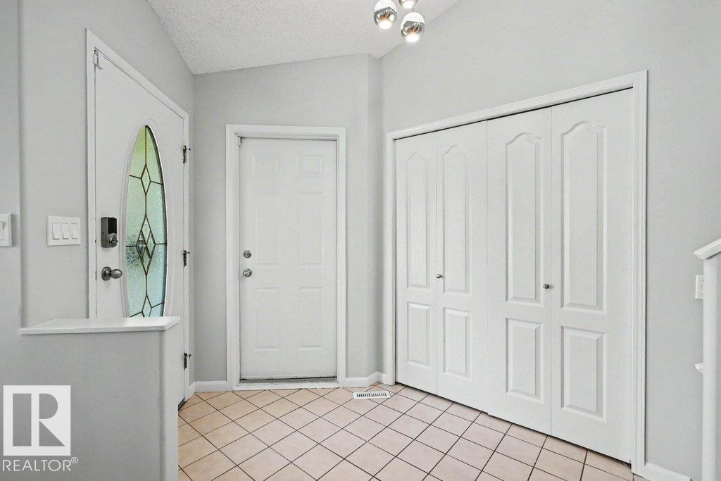 10 Oakridge DR N