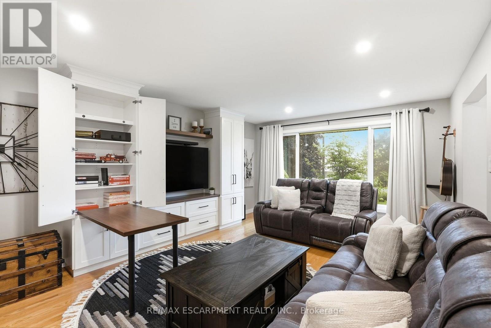 10 TAYLOR CRESCENT
