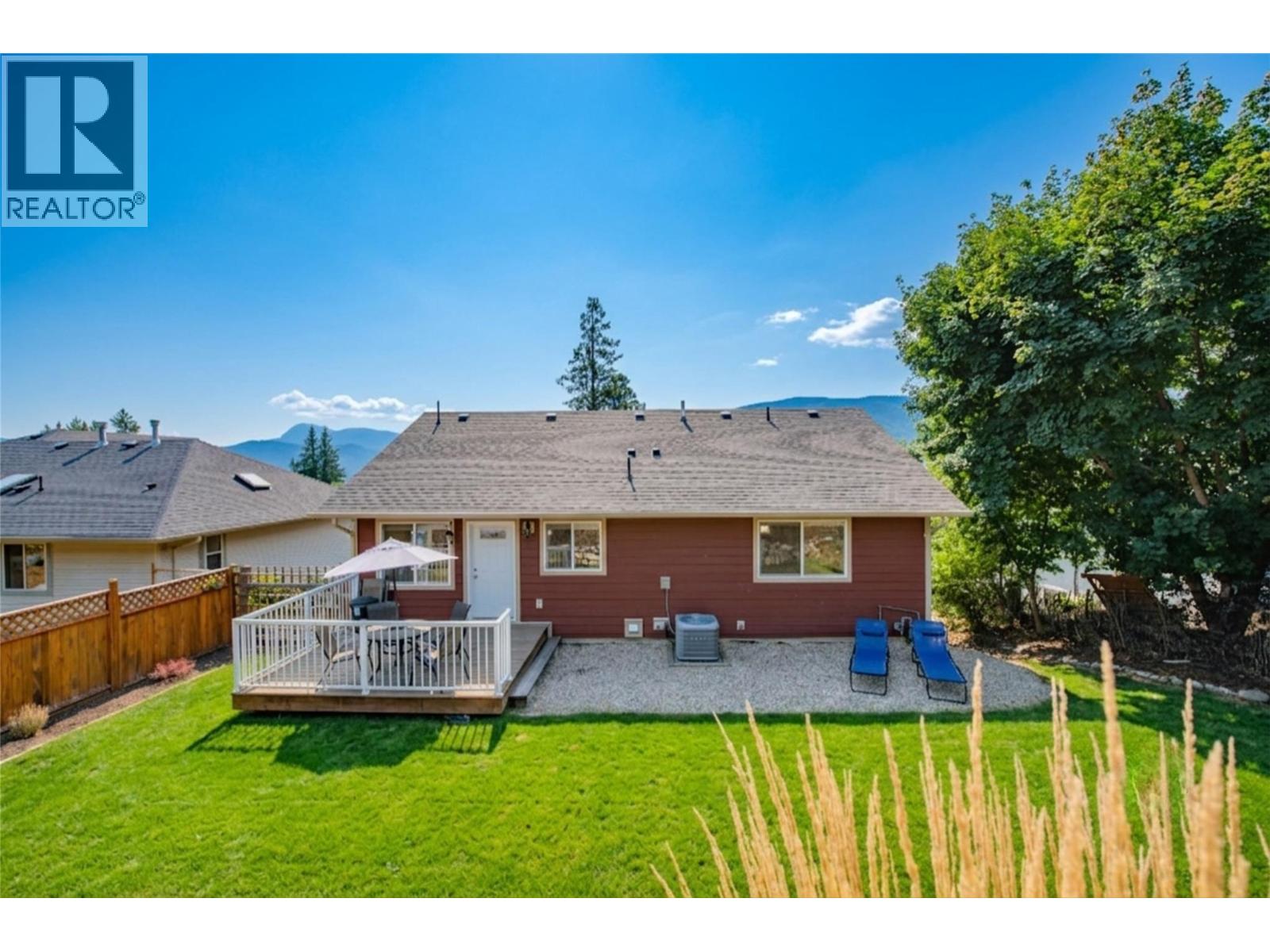1808 Skyview Crescent