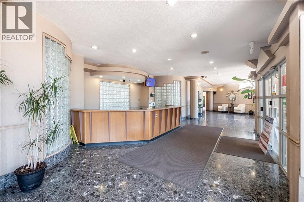 25 TRAILWOOD Drive Unit# 1004