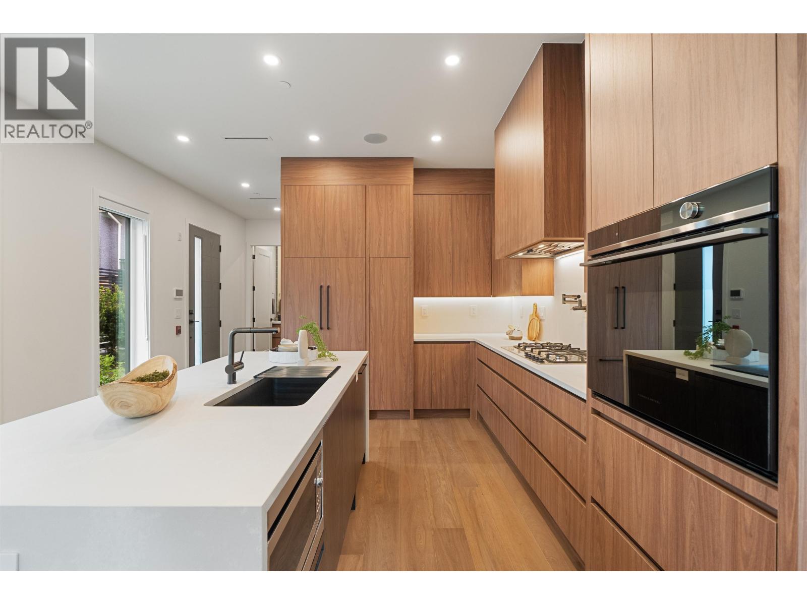 948 W 57TH AVENUE