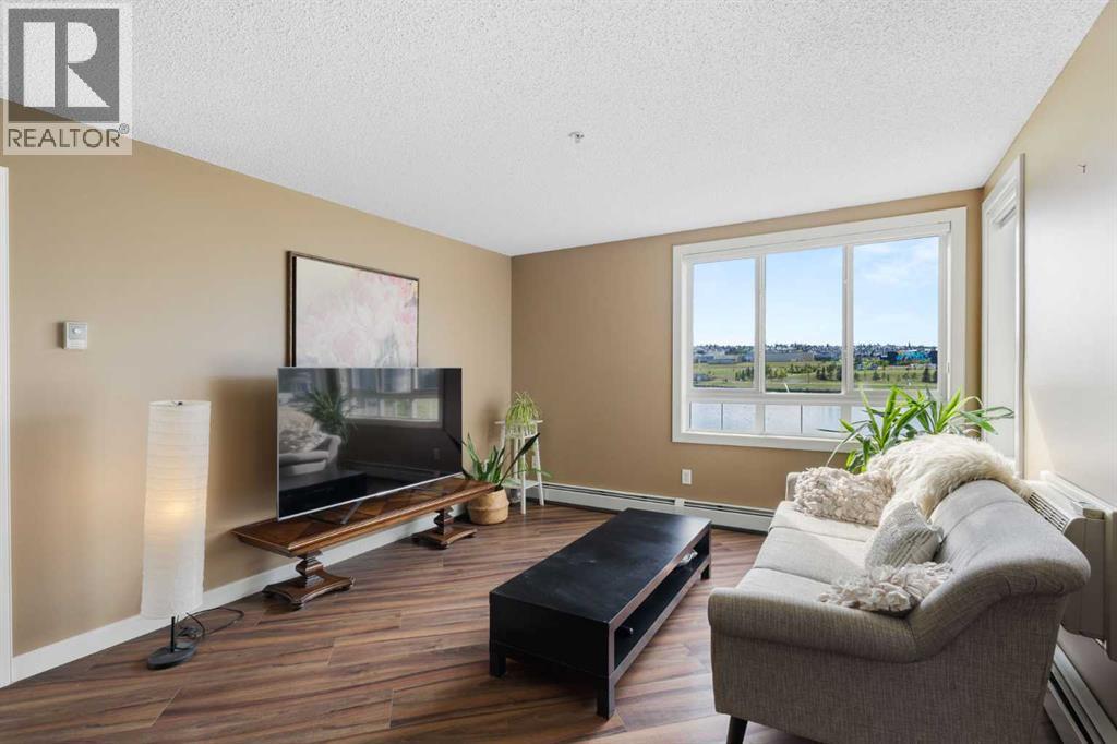 207, 108 Country Village Circle NE