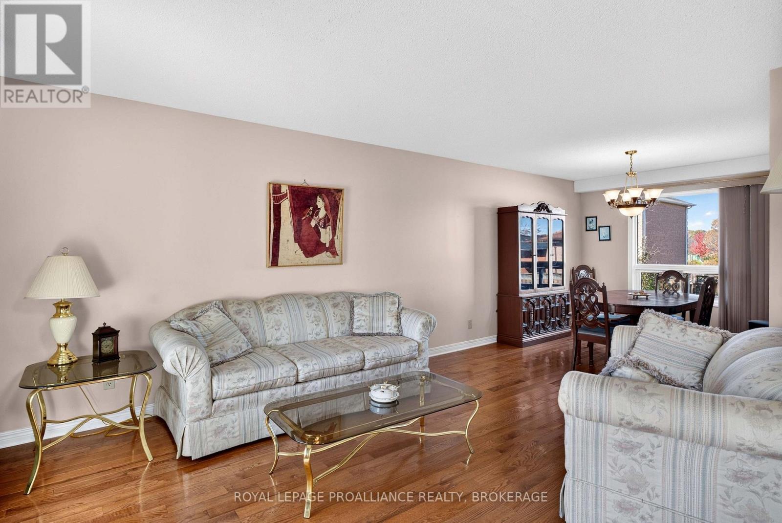 323 SUNRISE CRESCENT