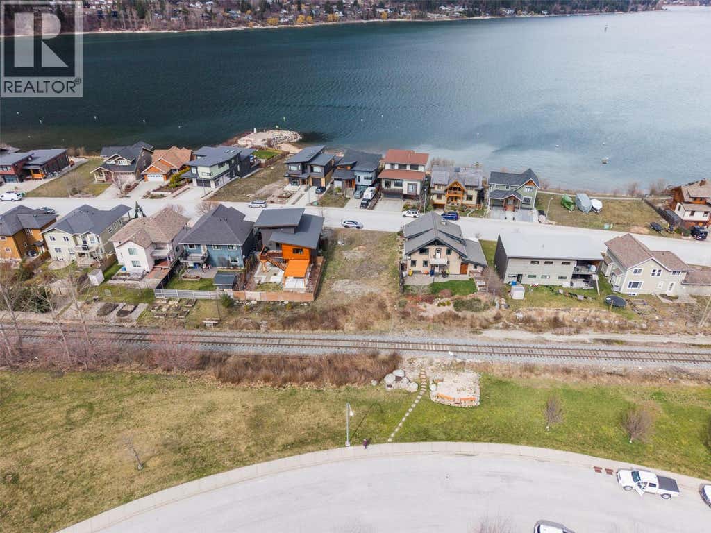 1002 Sproat Drive