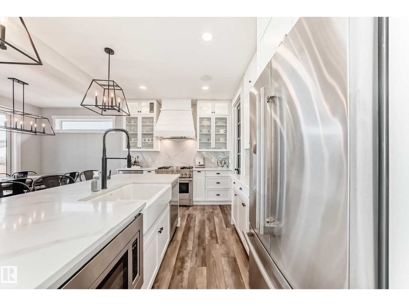 22380 93 AV NW