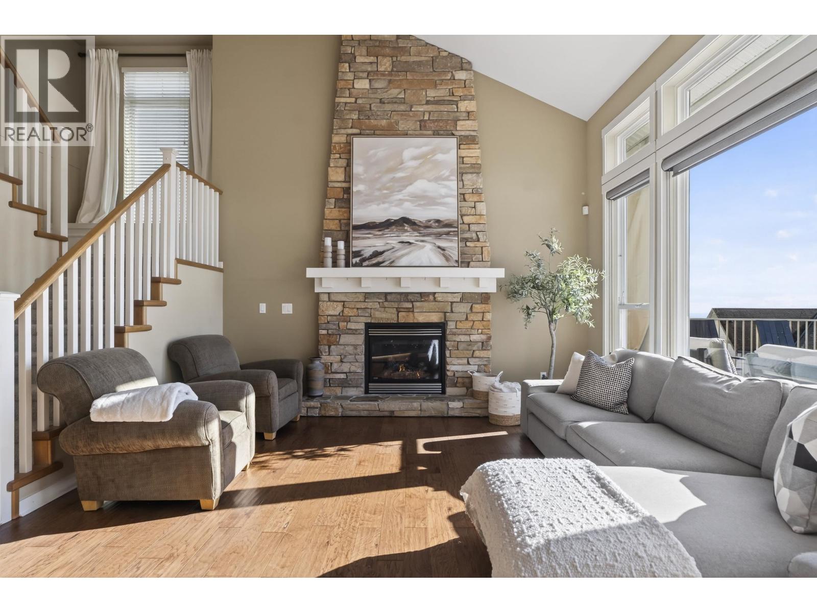 4 HICKORY DRIVE
