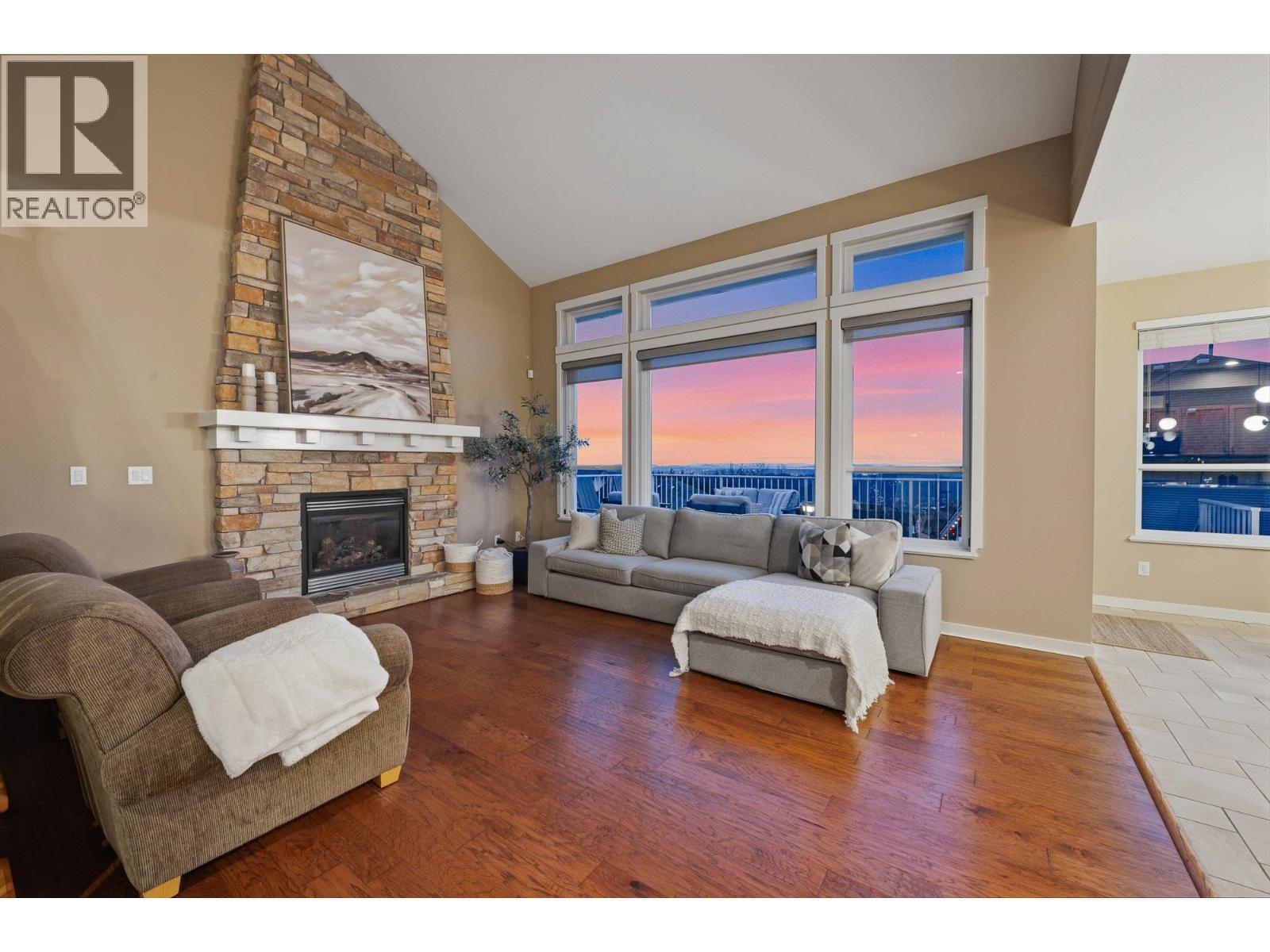 4 HICKORY DRIVE
