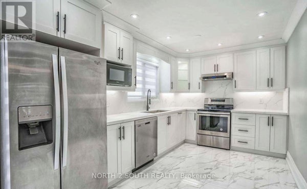 37 Loire Crt, Toronto (West Humber-Clairville), ON