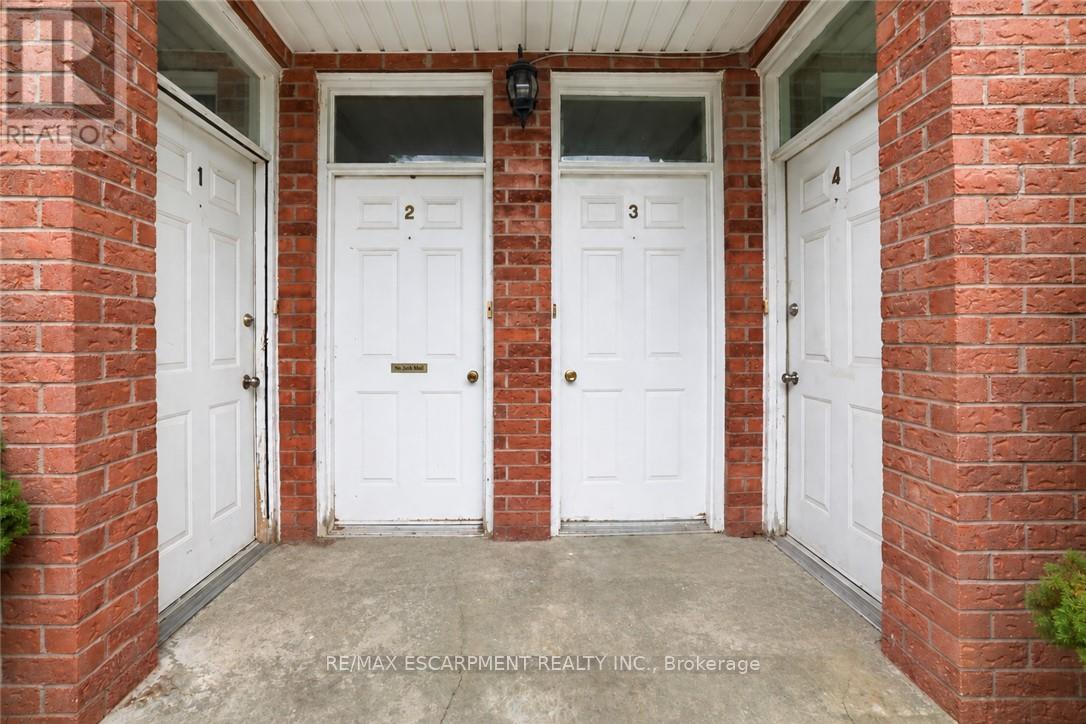 26 RENFREW STREET E