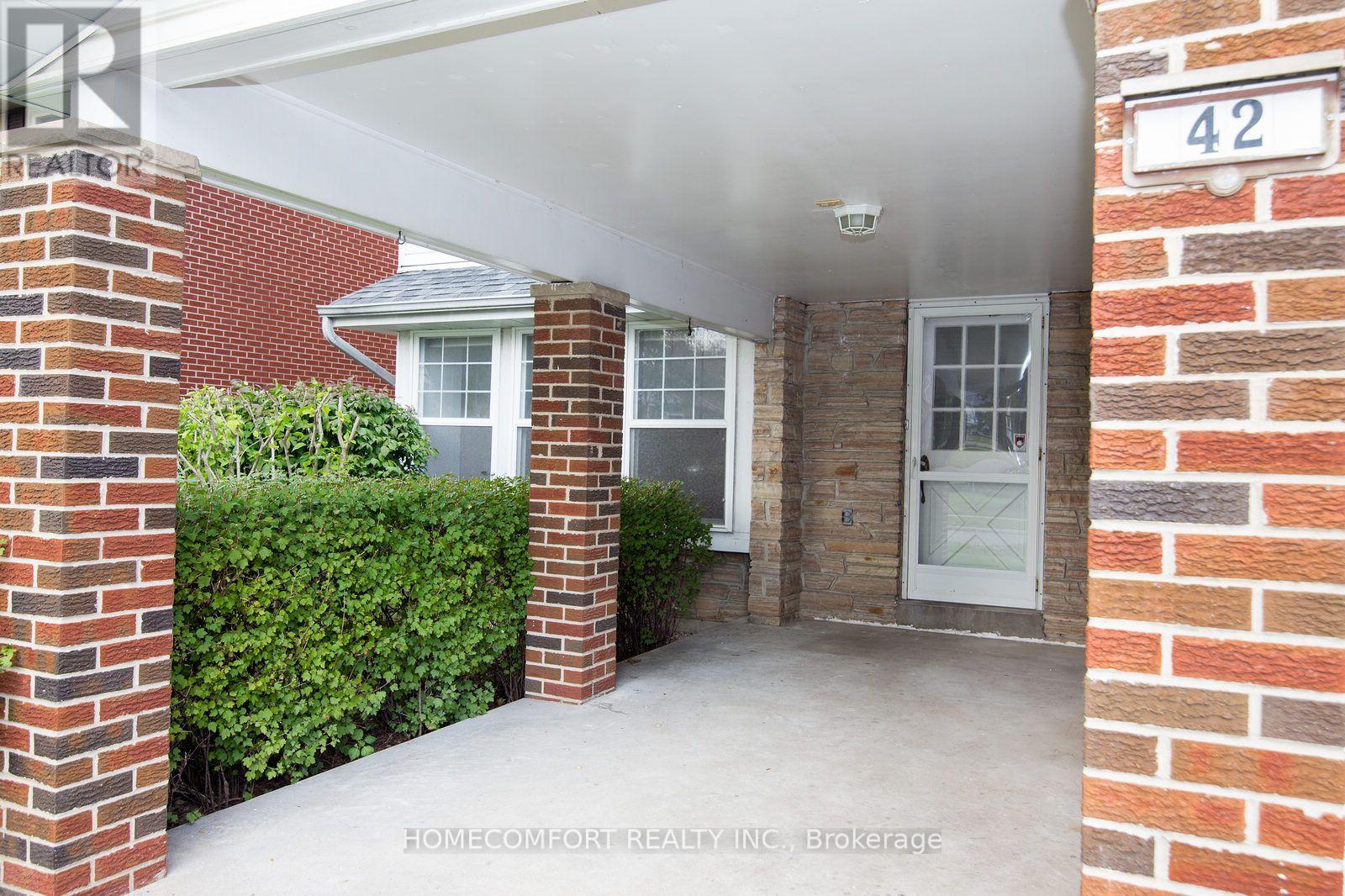42 PINEMEADOW BOULEVARD