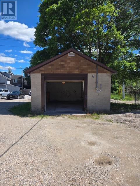 325 (GARAGE) 10TH STREET