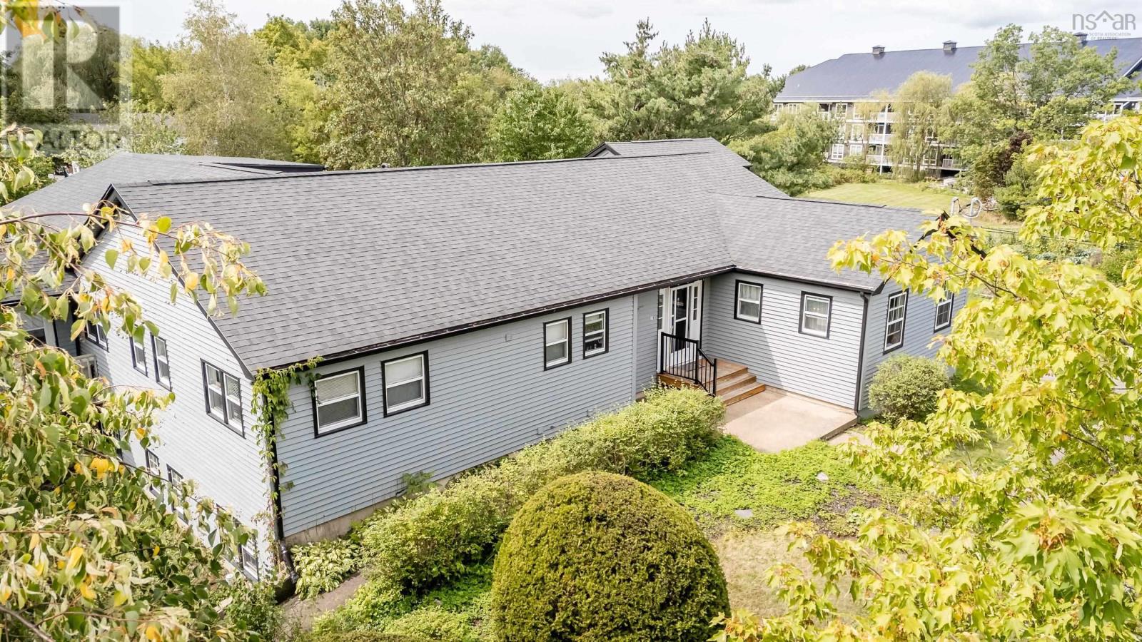 18 Woodman Road - Photo 2