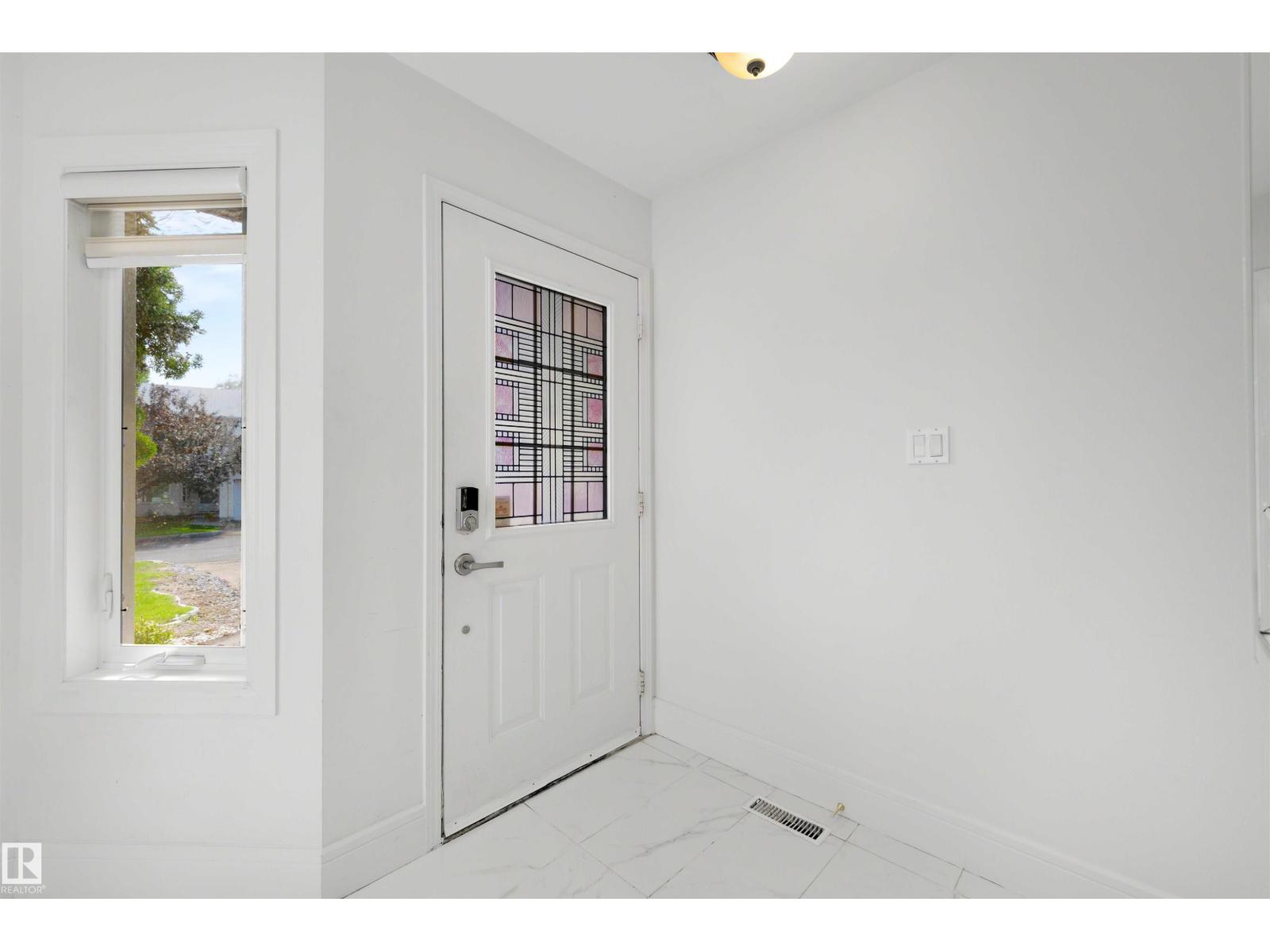 #17 3520 60 ST NW
