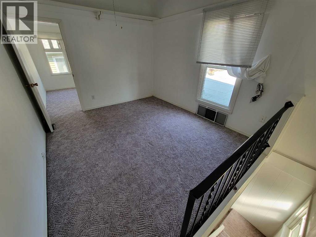 137 14 Street N