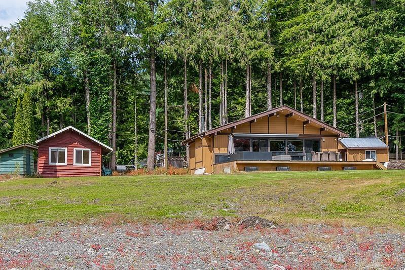 1680 COLUMBIA VALLEY ROAD, Columbia Valley