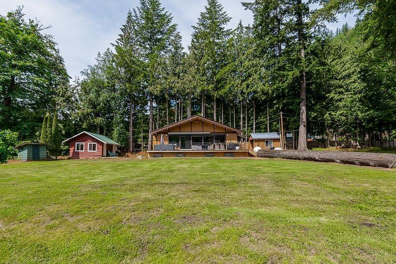 1680 COLUMBIA VALLEY ROAD, Columbia Valley