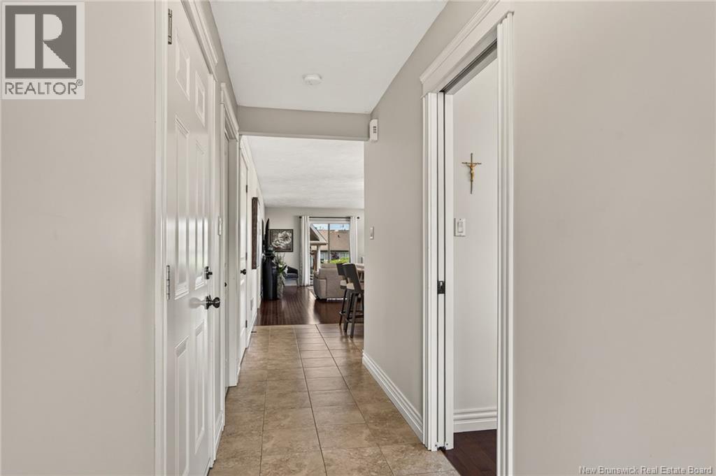 20 Thornhill Crescent - Photo 3