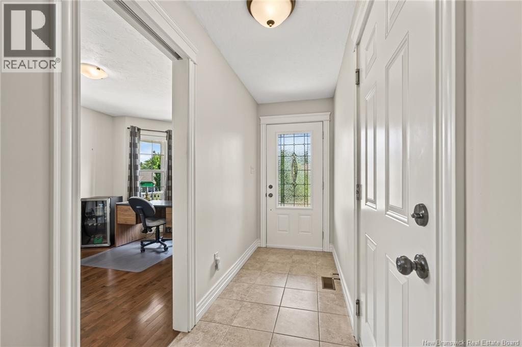 20 Thornhill Crescent - Photo 2