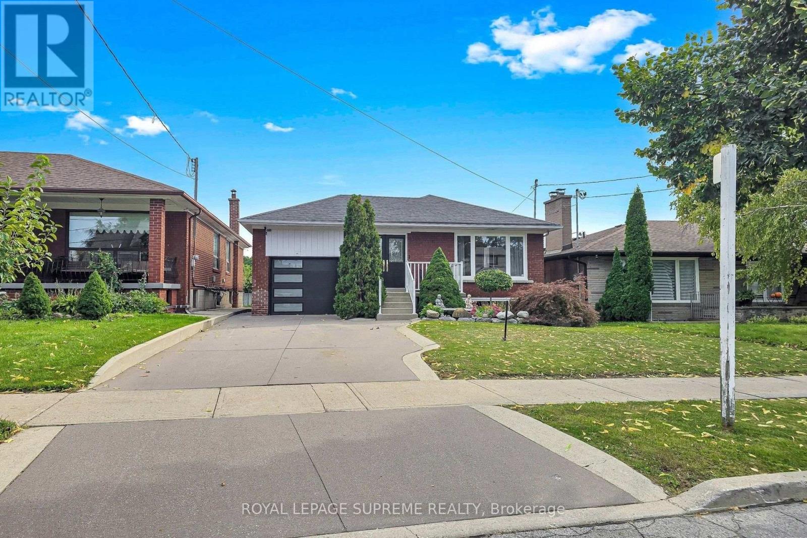 465 MAPLE LEAF DRIVE