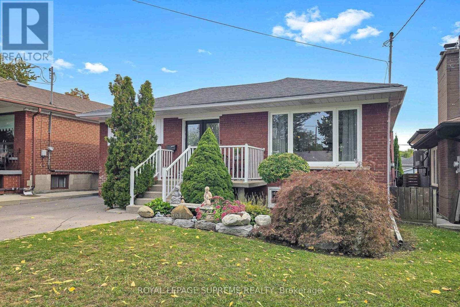 465 MAPLE LEAF DRIVE