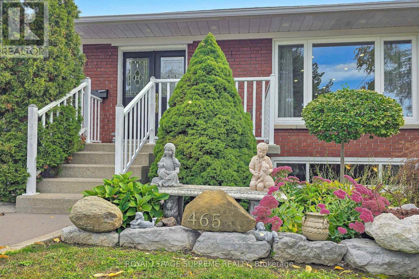465 MAPLE LEAF DRIVE