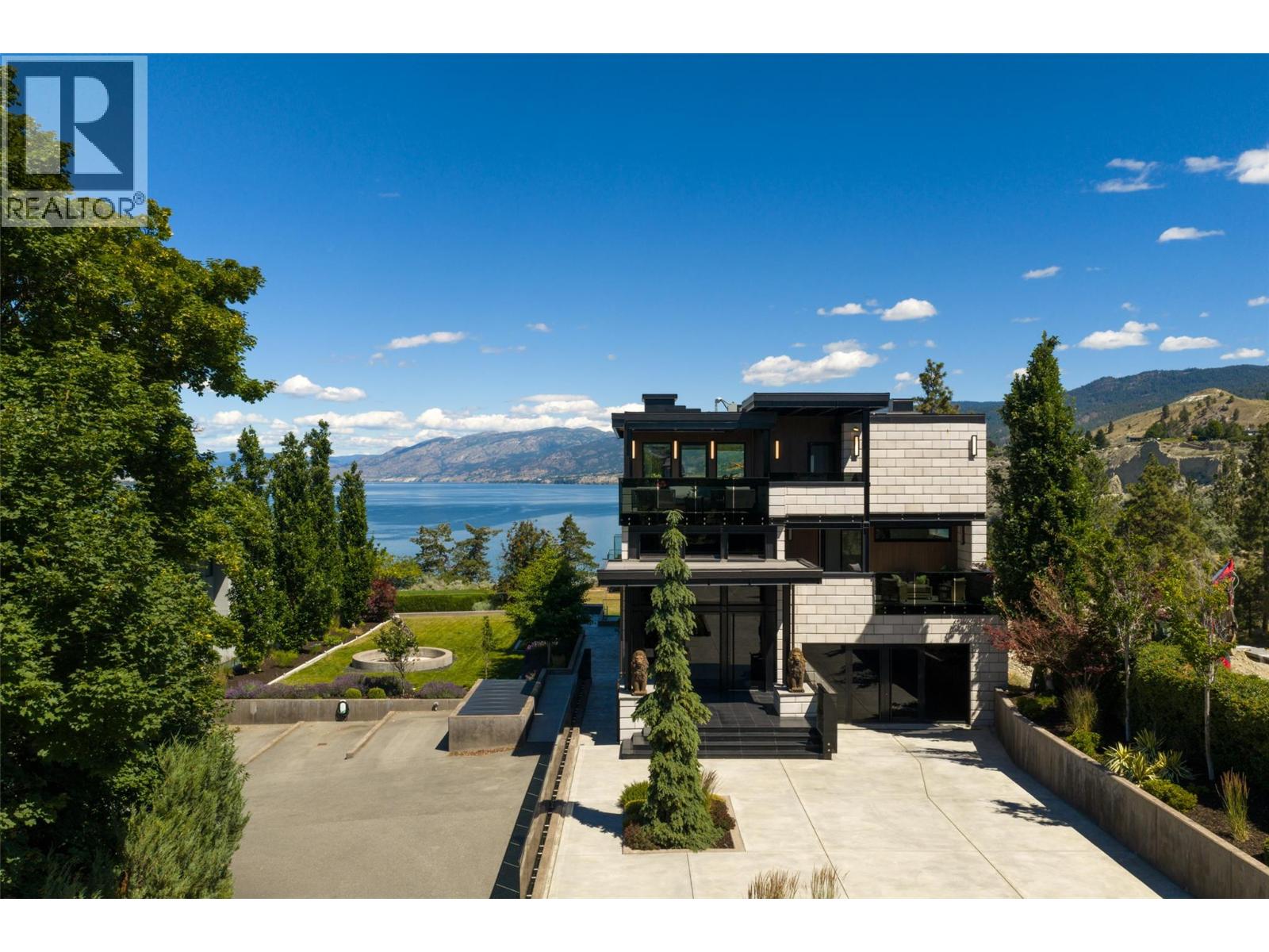 581 & 571 Vancouver Avenue