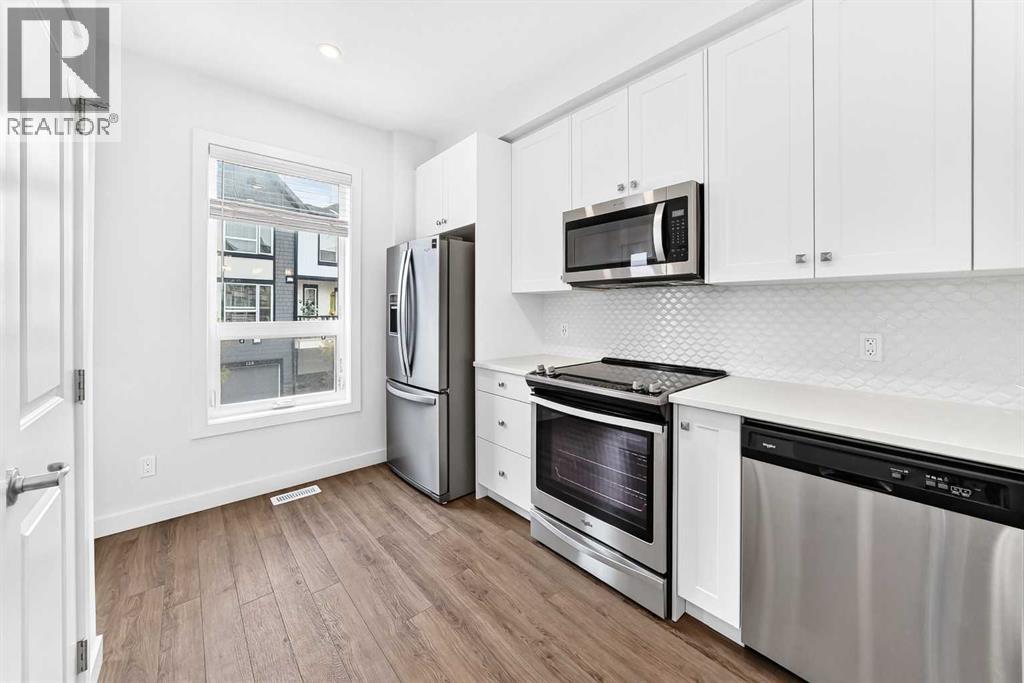 208, 15 Evanscrest Park NW
