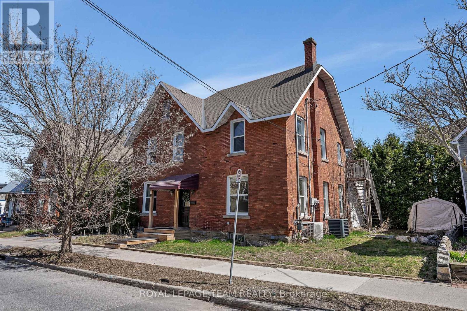 11 SHERBROOKE AVENUE