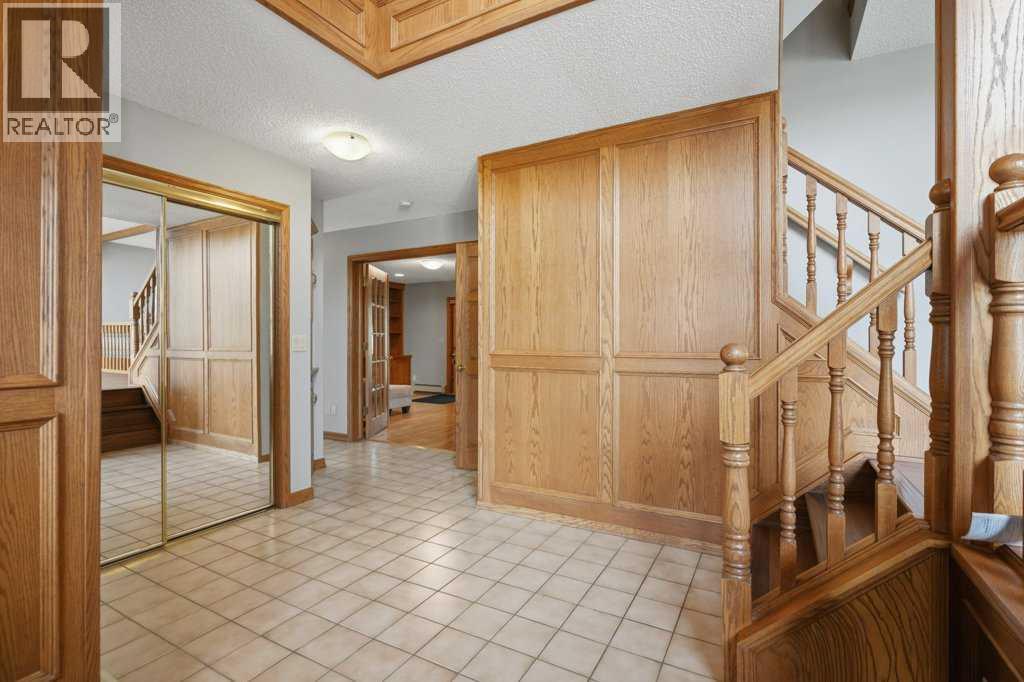 119 Strathbury Bay SW