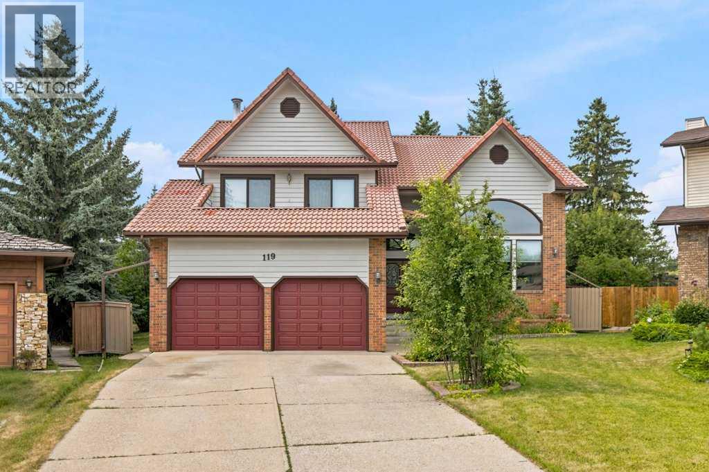119 Strathbury Bay SW