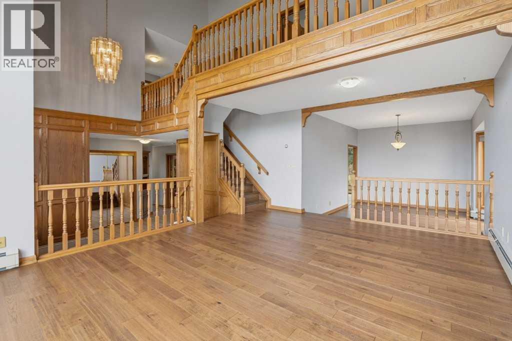 119 Strathbury Bay SW