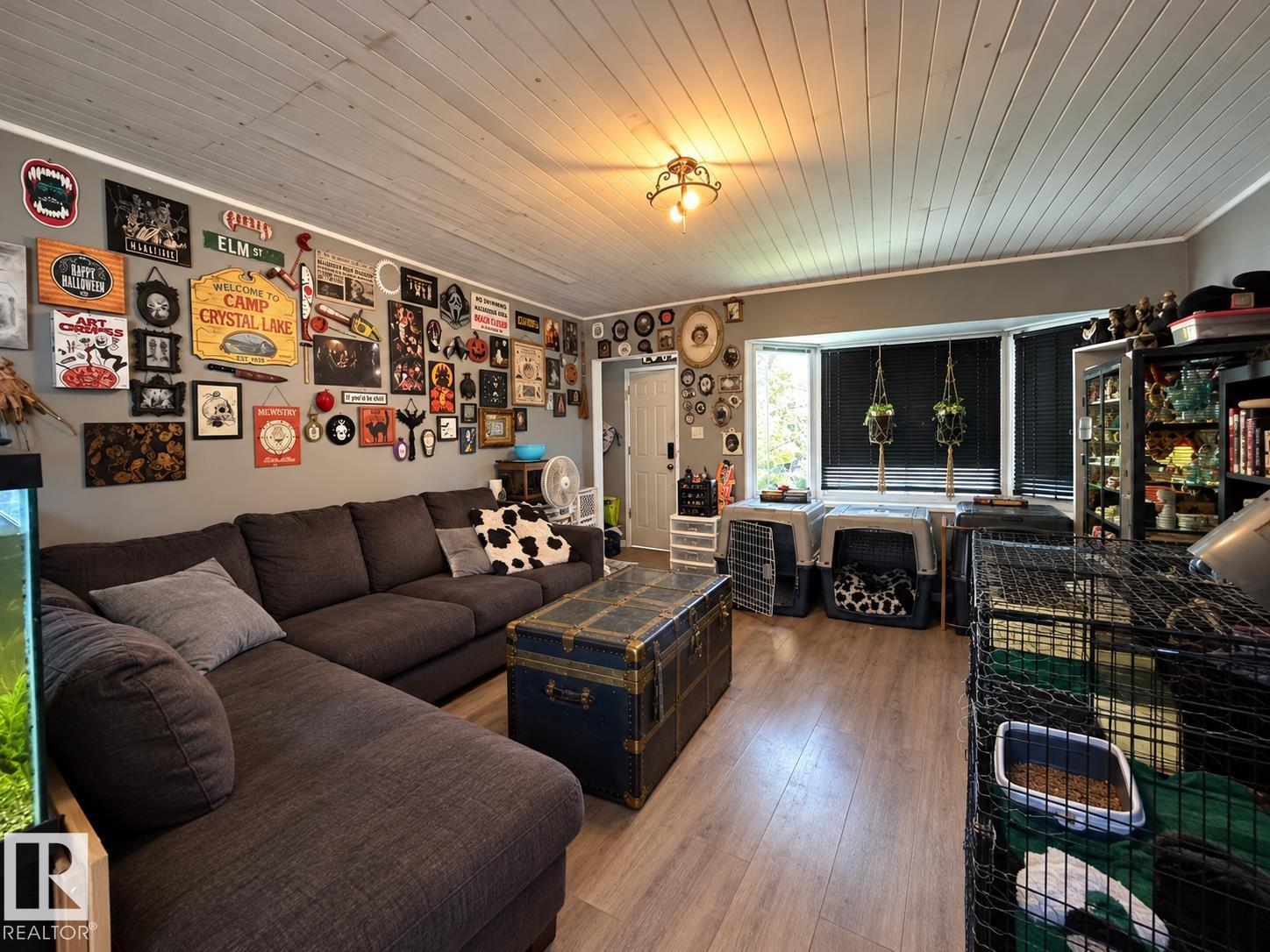 12026 77 ST NW