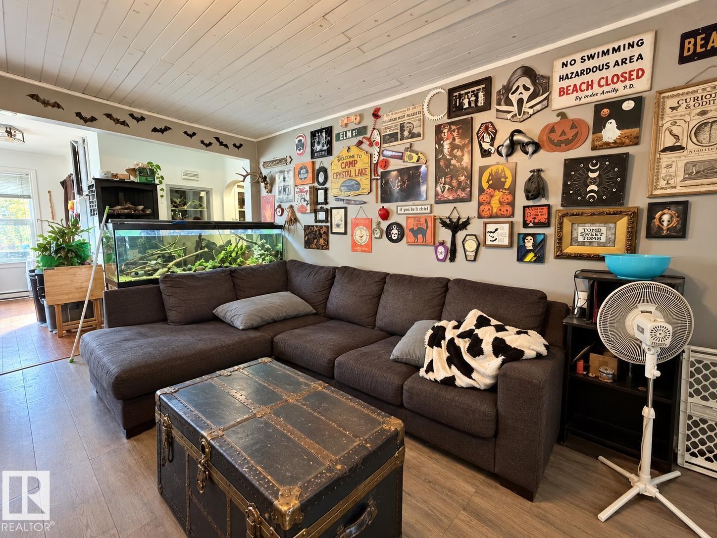 12026 77 ST NW