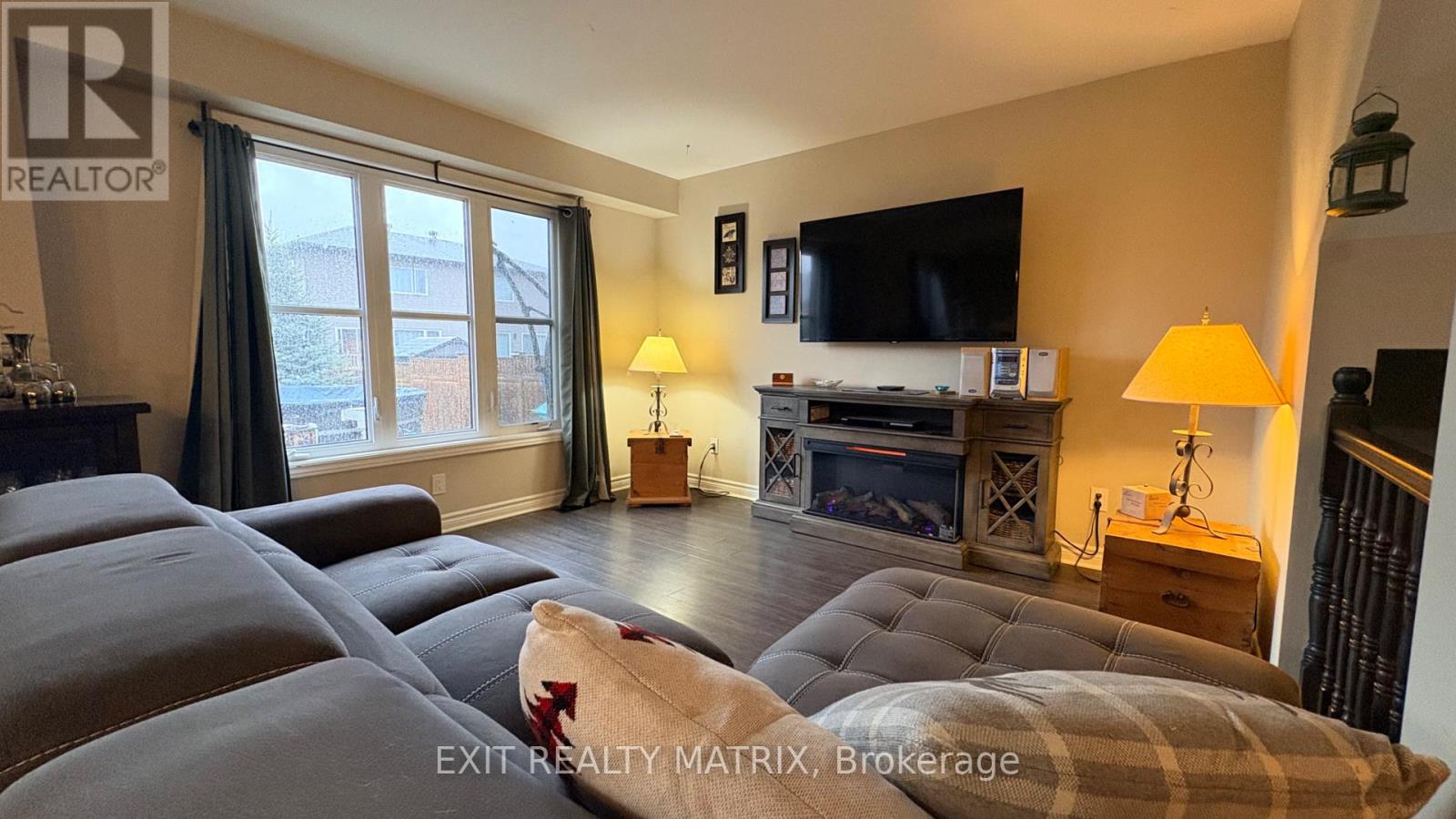 371 TRILLIUM CIRCLE S - Photo 2