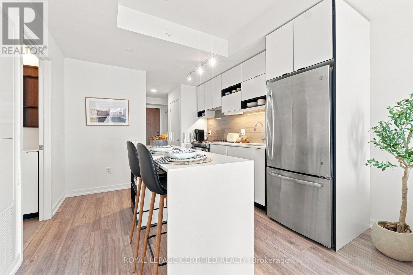 2112 - 4065 CONFEDERATION PARKWAY
