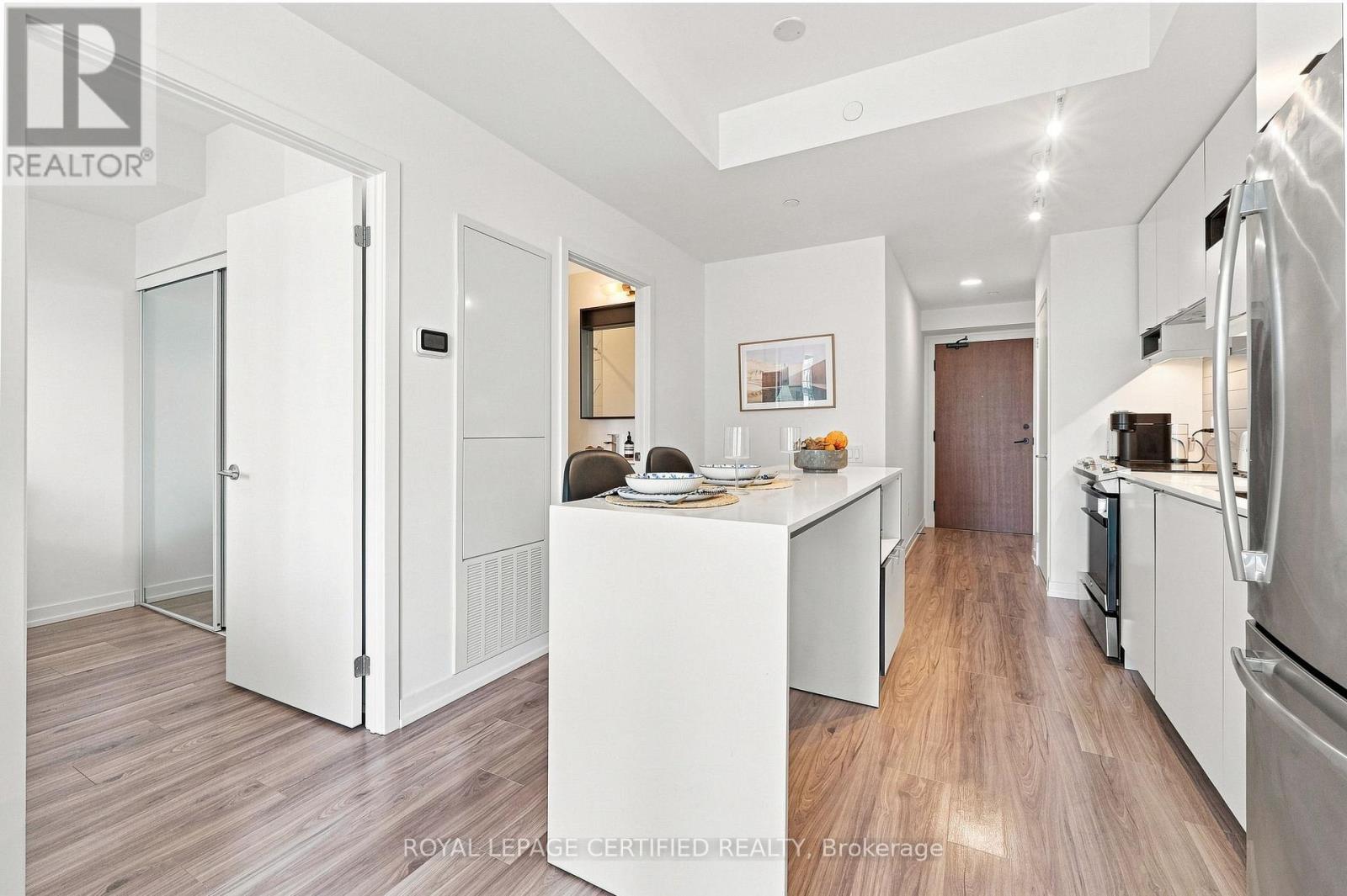 2112 - 4065 CONFEDERATION PARKWAY