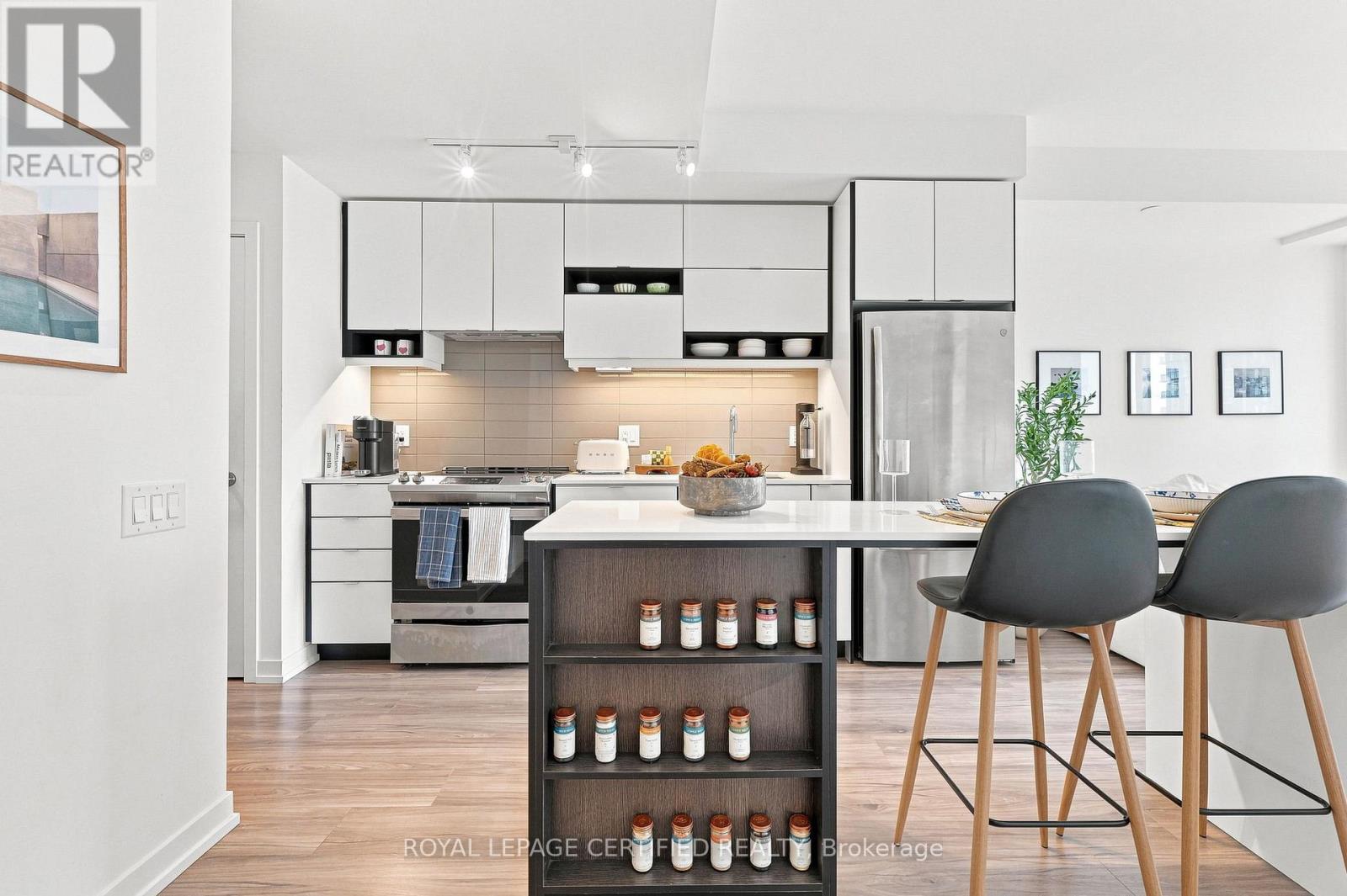 2112 - 4065 CONFEDERATION PARKWAY