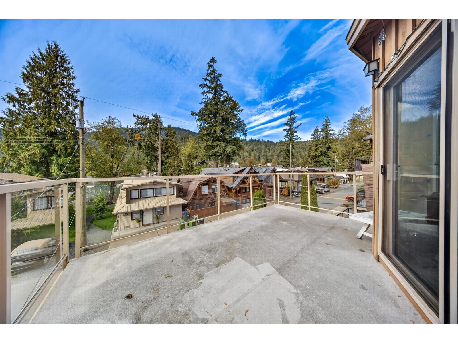 216 FIRST AVENUE, Cultus Lake North