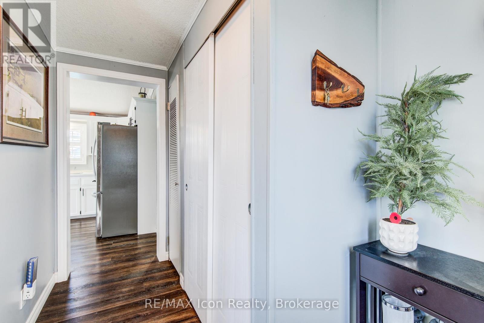 11 HEMLOCK CRESCENT