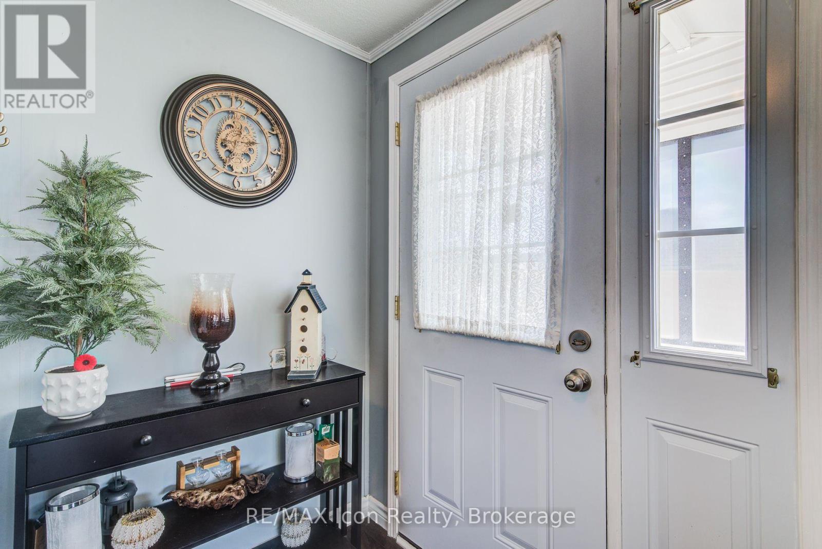 11 HEMLOCK CRESCENT