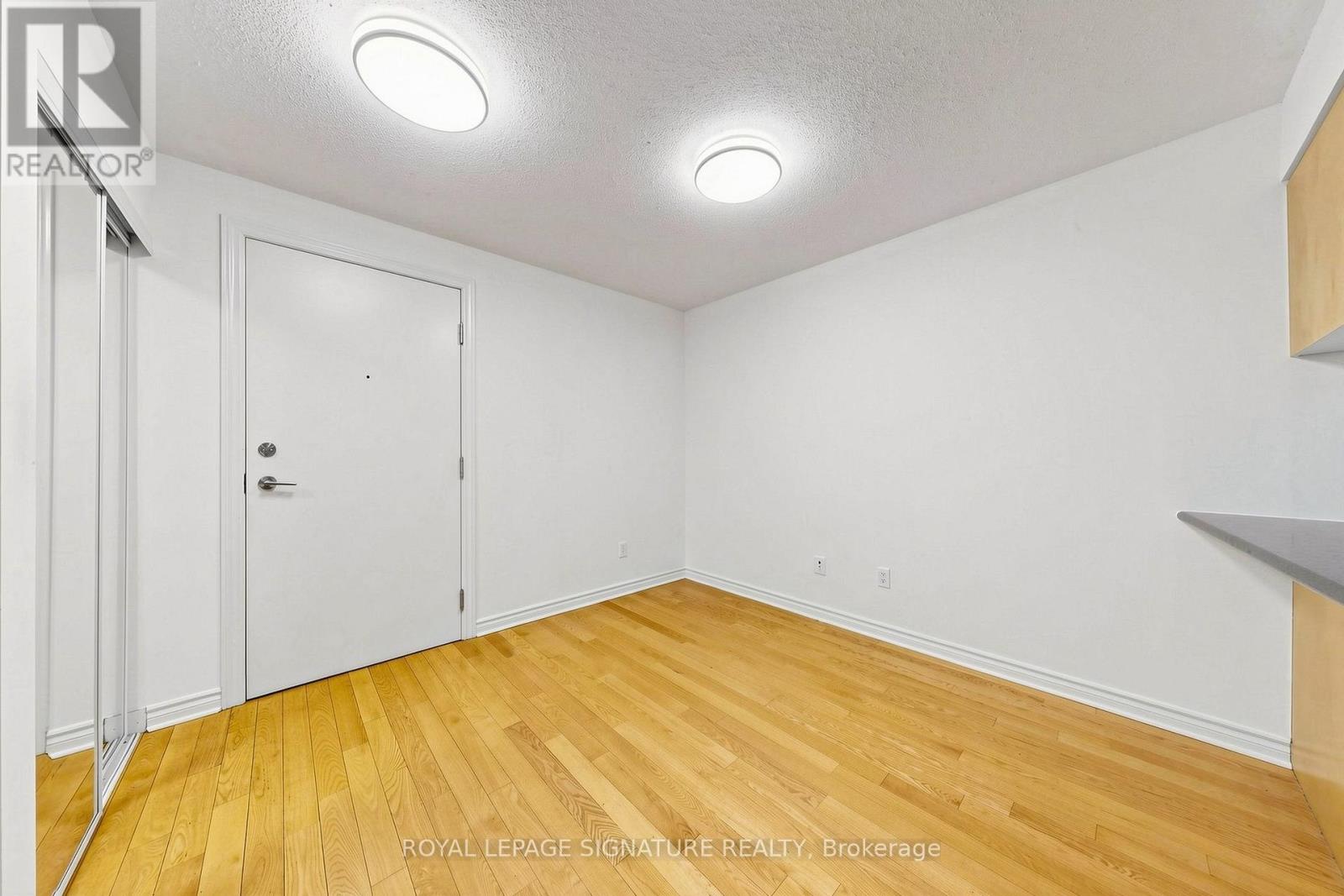 313 - 270 WELLINGTON STREET W