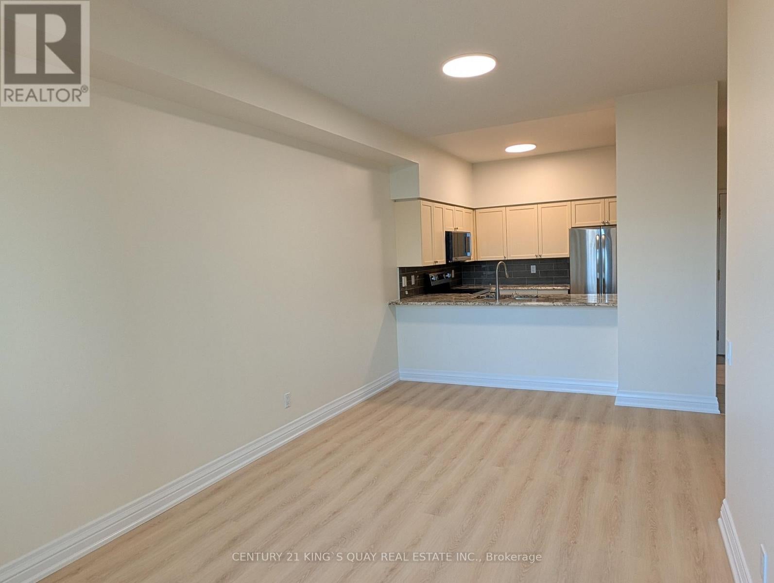 515 - 33 EMPRESS AVENUE