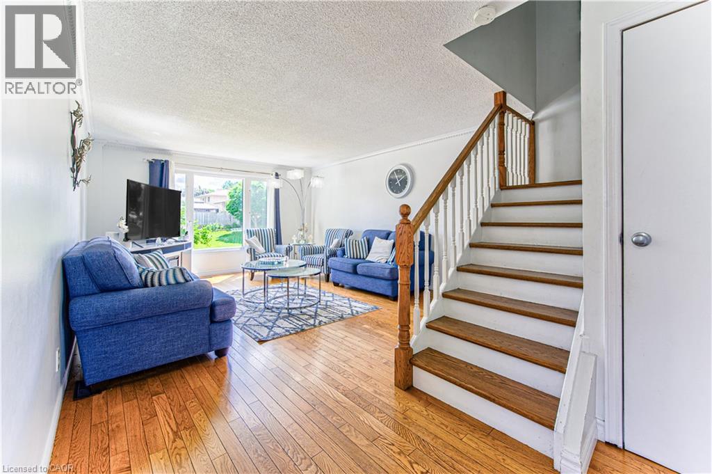 98 MONTEAGLE Crescent